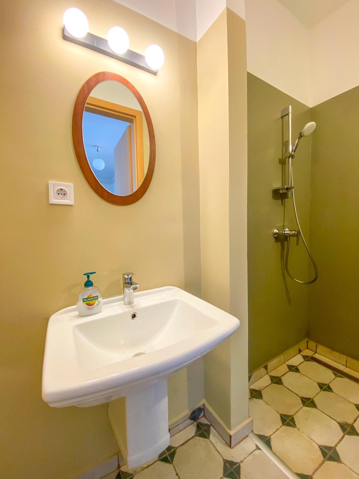 Spacious 2 Story Loft W Balcony Near Opera, Andrassy Apartament *
