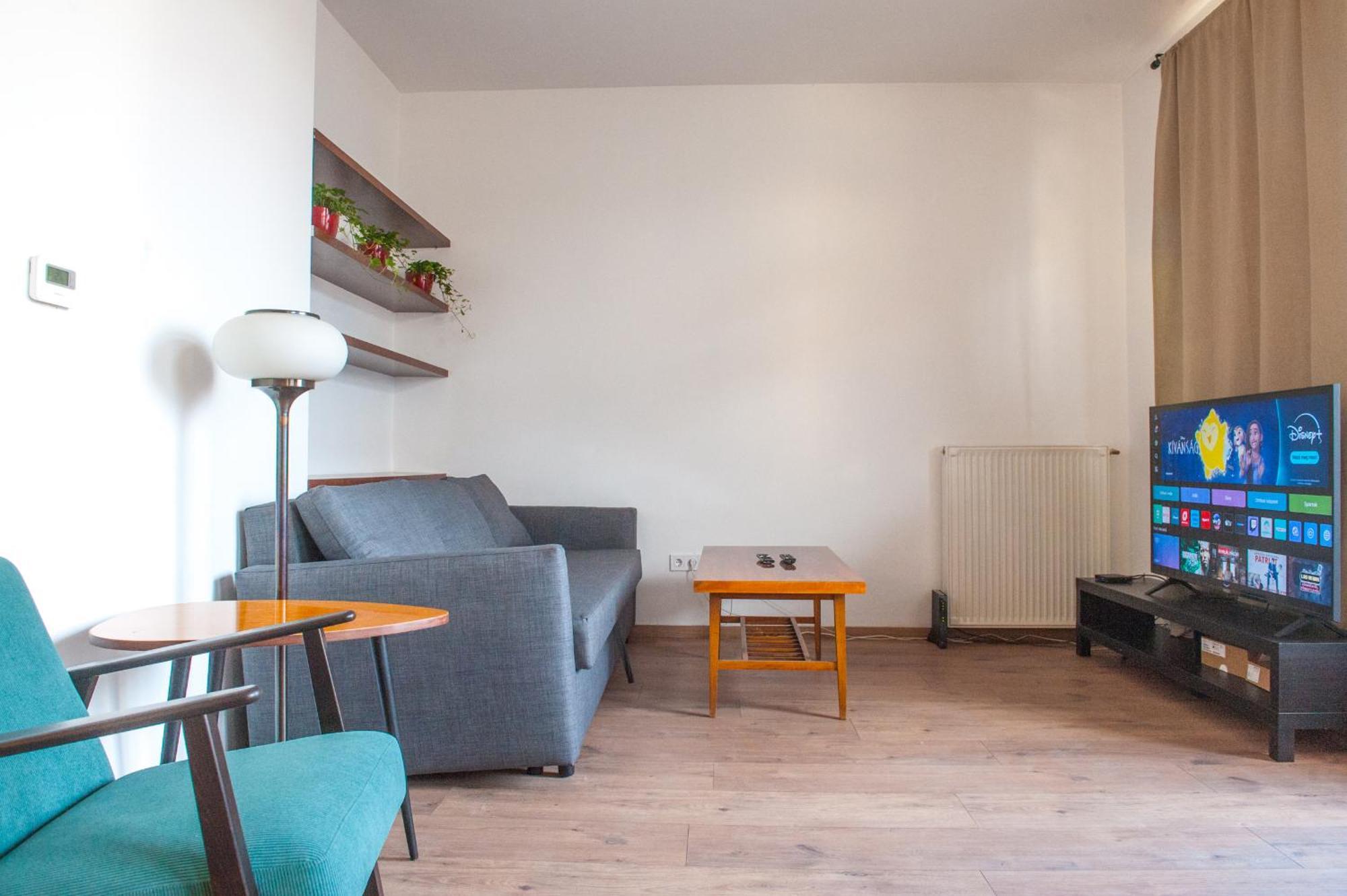 Apartament Spacious 2 Story Loft W Balcony Near Opera, Andrassy