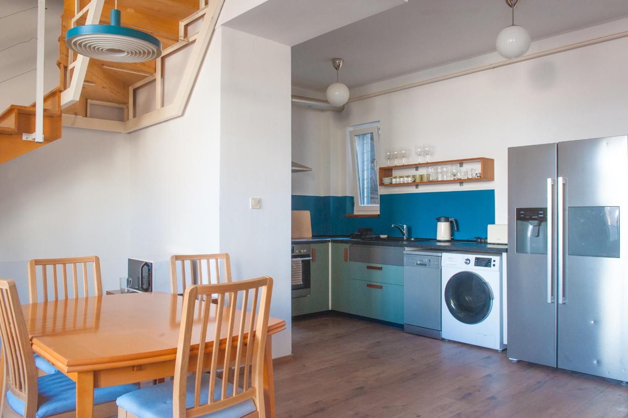 Spacious 2 Story Loft W Balcony Near Opera, Andrassy Budapeszt