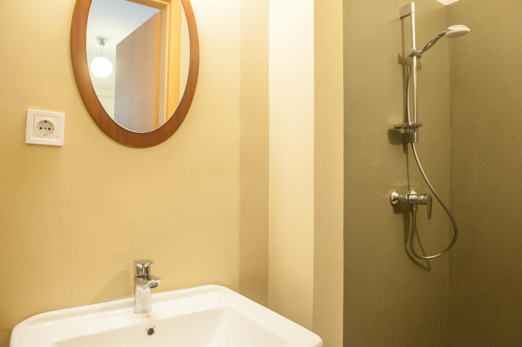 Spacious 2 Story Loft W Balcony Near Opera, Andrassy Apartament *