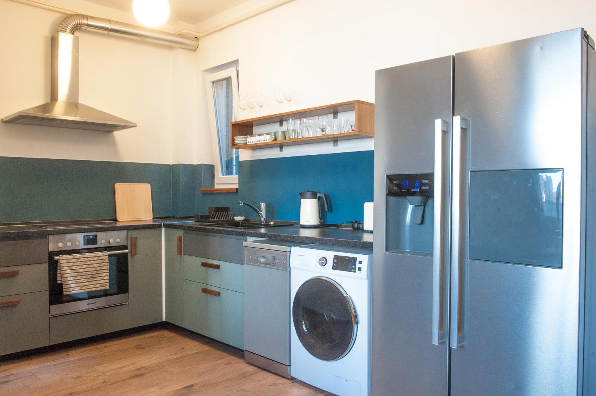 Spacious 2 Story Loft W Balcony Near Opera, Andrassy * Budapeszt